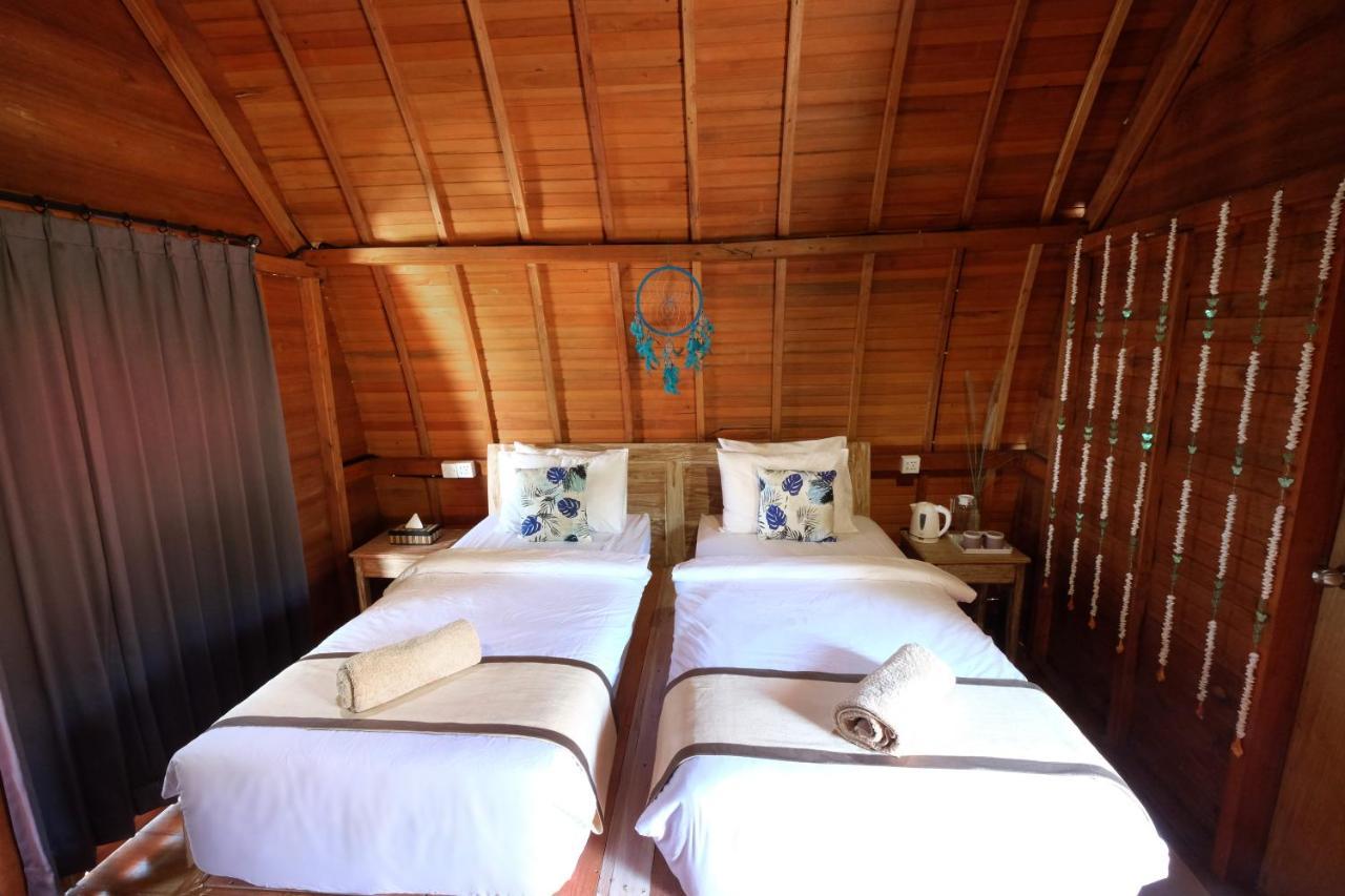 Adara Beach Huts Batununggul Exterior photo